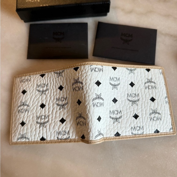 New MCM men’s white Bifold Wallet In Visetos Original monogram - Picture 3 of 11